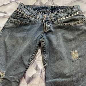 I selling because I have a lot brand new size 42 in Brazil USA8 disritmia jeans